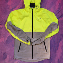 Load image into Gallery viewer, Nike Reflective Half Running Jacket (S)

