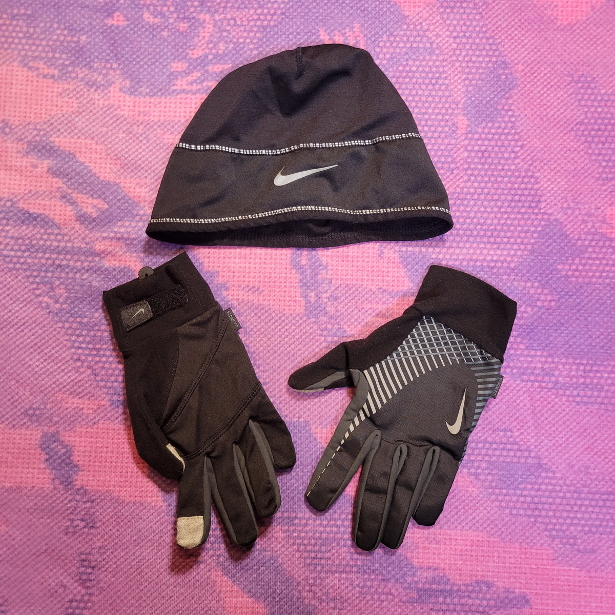 Nike Running Hat and Gloves (M) Bell Lap Track and Field