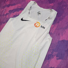 Load image into Gallery viewer, 2016 Nike NN Pro Elite Aeroblade Distance Singlet (M)
