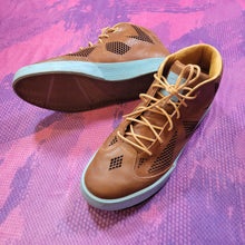 Load image into Gallery viewer, Nike LeBron Lifestyle Shoes (9.5)
