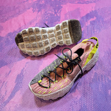 Load image into Gallery viewer, Nike moon Recycle Running Shoes (8.0)
