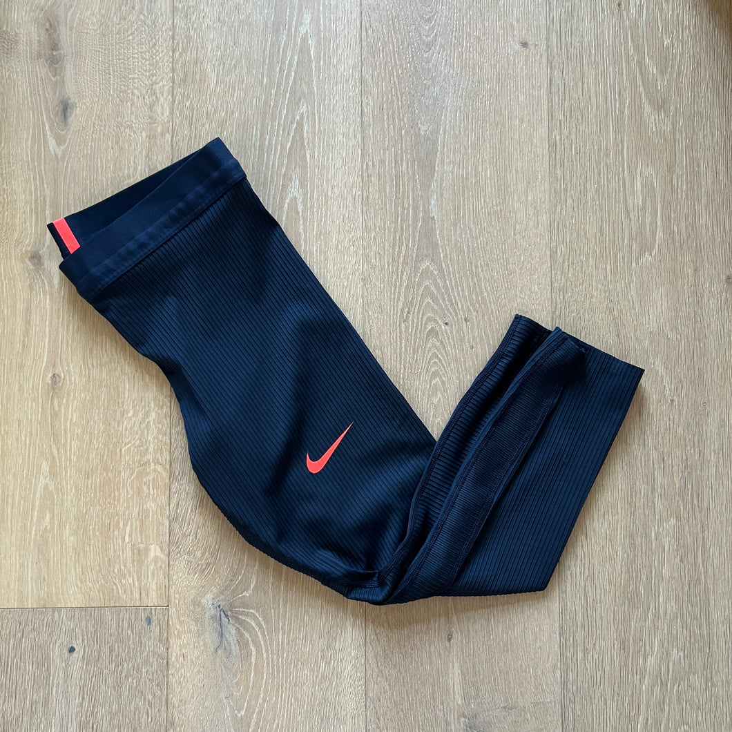 2025 Nike Pro Elite Capri Tights (S - Womens)
