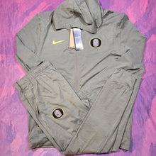 Load image into Gallery viewer, Nike University of Oregon Track &amp; Field Jacket and Pants (M)
