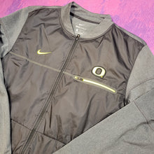 Load image into Gallery viewer, Nike Oregon Running Wind Jacket (M)
